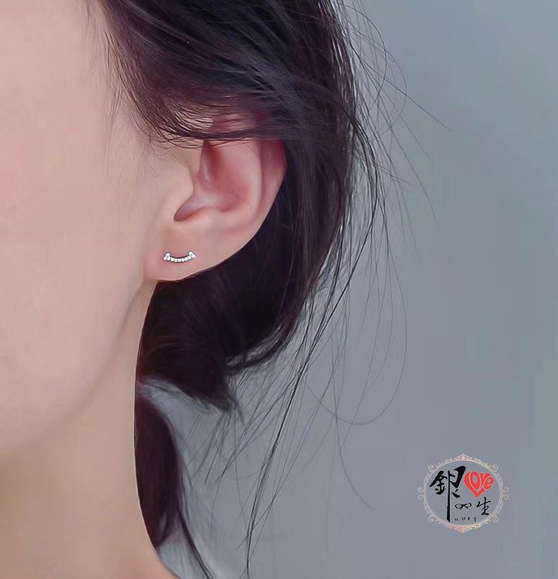 s925純銀 微笑 簡約 不對稱 耳環