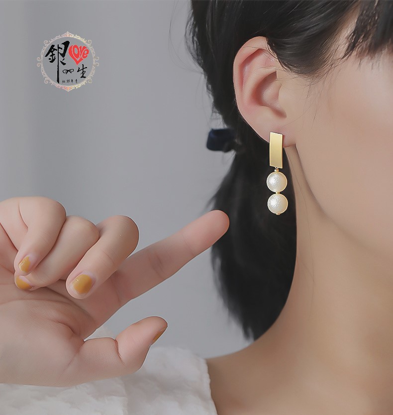 s925純銀  金色工業風 不對稱 耳釘式 耳環