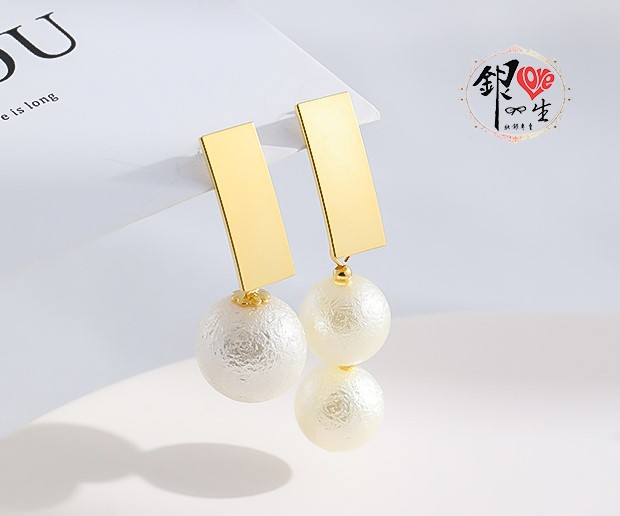 s925純銀  金色工業風 不對稱 耳釘式 耳環